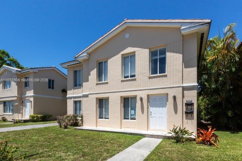 Apartamento en alquiler en Coral Gables, Florida, 3 dormitorios, 148.64 m2 № 2050410 - foto 2