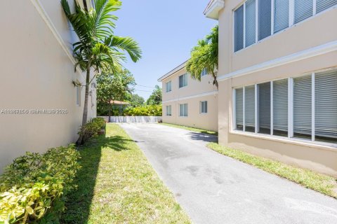 Apartamento en alquiler en Coral Gables, Florida, 3 dormitorios, 148.64 m2 № 2050410 - foto 3