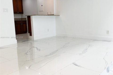 Townhouse in Sunny Isles Beach, Florida 3 bedrooms, 210.42 sq.m. № 2076235 - photo 5