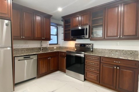 Townhouse in Sunny Isles Beach, Florida 3 bedrooms, 210.42 sq.m. № 2076235 - photo 7