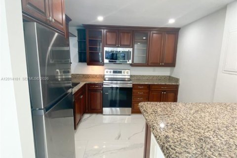 Townhouse in Sunny Isles Beach, Florida 3 bedrooms, 210.42 sq.m. № 2076235 - photo 6