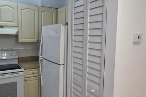 Снять в аренду кондоминиум в Майами, Флорида 2 спальни, 80.82м2, № 1930915 - фото 7