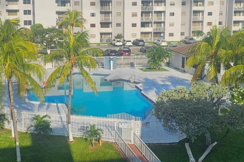 Condo in Miami, Florida, 2 bedrooms  № 1930915 - photo 19