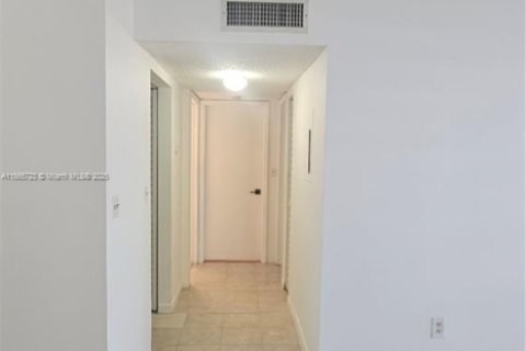 Снять в аренду кондоминиум в Майами, Флорида 2 спальни, 80.82м2, № 1930915 - фото 6