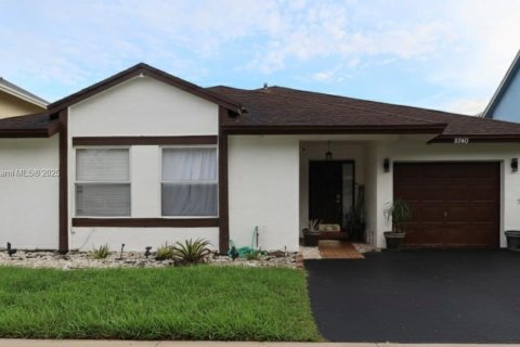 Villa ou maison à vendre à Pembroke Pines, Floride: 3 chambres, 145.86 m2 № 1921951 - photo 1