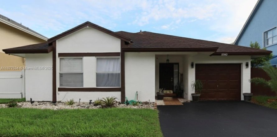 Villa ou maison à Pembroke Pines, Floride 3 chambres, 145.86 m2 № 1921951