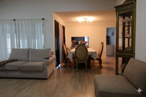 Villa ou maison à vendre à Pembroke Pines, Floride: 3 chambres, 145.86 m2 № 1921951 - photo 7