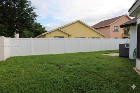 Villa ou maison à vendre à Pembroke Pines, Floride: 3 chambres, 145.86 m2 № 1921951 - photo 17