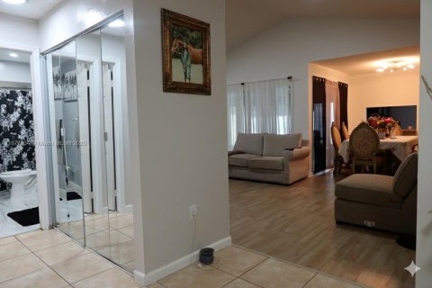 Villa ou maison à vendre à Pembroke Pines, Floride: 3 chambres, 145.86 m2 № 1921951 - photo 3