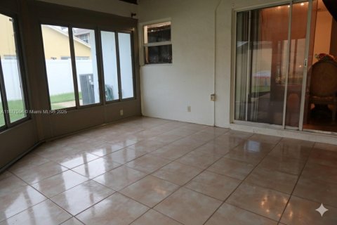 Villa ou maison à vendre à Pembroke Pines, Floride: 3 chambres, 145.86 m2 № 1921951 - photo 20