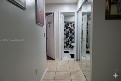 Villa ou maison à vendre à Pembroke Pines, Floride: 3 chambres, 145.86 m2 № 1921951 - photo 2