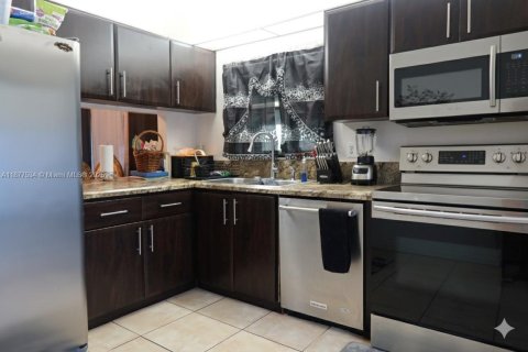 Villa ou maison à vendre à Pembroke Pines, Floride: 3 chambres, 145.86 m2 № 1921951 - photo 13