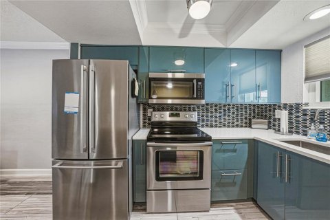 Condo in Saint Petersburg, Florida, 2 bedrooms № 2212200 - photo 7