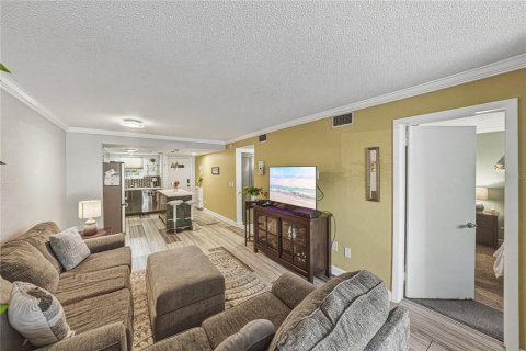 Condo in Saint Petersburg, Florida, 2 bedrooms № 2212200 - photo 10