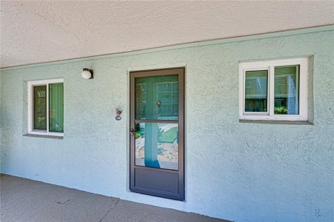 Condo in Saint Petersburg, Florida, 2 bedrooms № 2212200 - photo 3