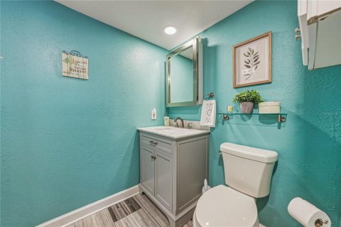 Condo in Saint Petersburg, Florida, 2 bedrooms № 2212200 - photo 23
