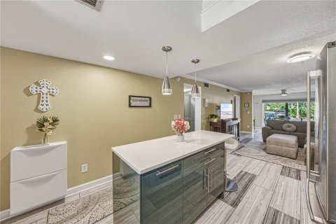 Condo in Saint Petersburg, Florida, 2 bedrooms № 2212200 - photo 5
