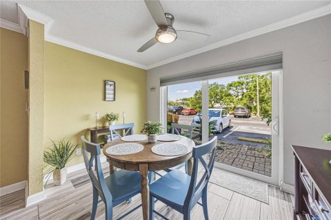 Condo in Saint Petersburg, Florida, 2 bedrooms № 2212200 - photo 15