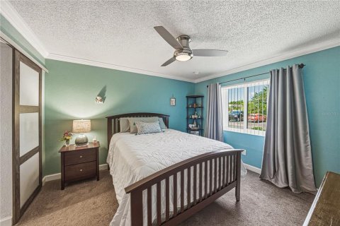 Condo in Saint Petersburg, Florida, 2 bedrooms № 2212200 - photo 18