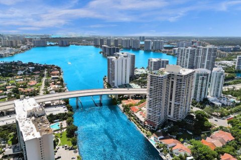 Condo in Aventura, Florida, 2 bedrooms  № 2004476 - photo 3