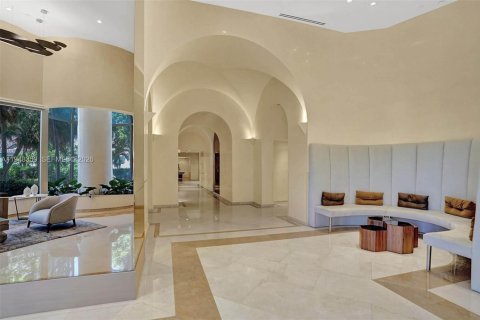 Condo in Aventura, Florida, 2 bedrooms  № 2004476 - photo 7