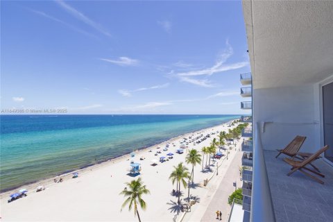 Copropriété à vendre à Hollywood, Floride: 1 chambre, 76.18 m2 № 2017374 - photo 21