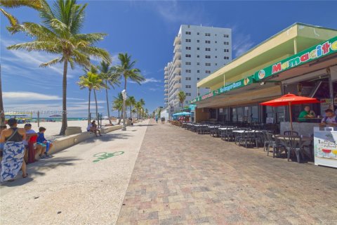 Copropriété à vendre à Hollywood, Floride: 1 chambre, 76.18 m2 № 2017374 - photo 2
