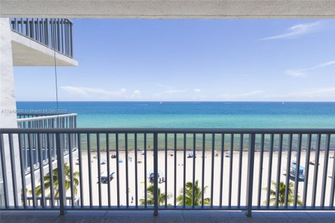 Copropriété à vendre à Hollywood, Floride: 1 chambre, 76.18 m2 № 2017374 - photo 20