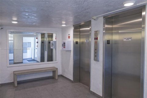 Copropriété à vendre à Hollywood, Floride: 1 chambre, 76.18 m2 № 2017374 - photo 26
