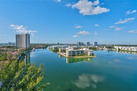 Condo in Aventura, Florida, 1 bedroom  № 1645090 - photo 17