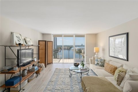 Condo in Aventura, Florida, 1 bedroom  № 1645090 - photo 4