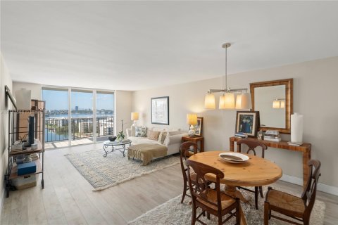 Condo in Aventura, Florida, 1 bedroom  № 1645090 - photo 3