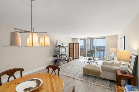 Condo in Aventura, Florida, 1 bedroom  № 1645090 - photo 5