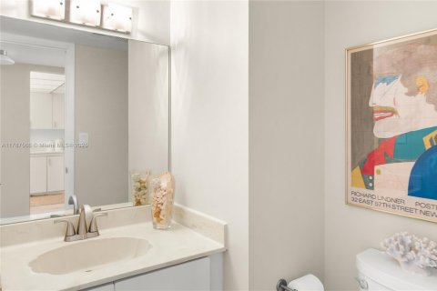 Condo in Aventura, Florida, 1 bedroom  № 1645090 - photo 15