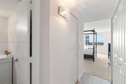 Condo in Aventura, Florida, 1 bedroom  № 1645090 - photo 13