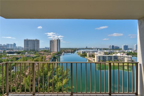 Condo in Aventura, Florida, 1 bedroom  № 1645090 - photo 16