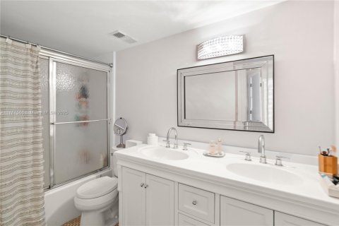 Condo in Aventura, Florida, 1 bedroom  № 1645090 - photo 14