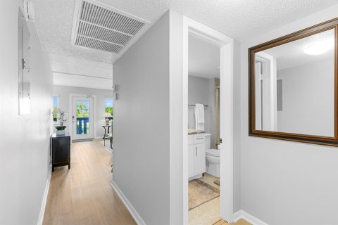 Condo in Deerfield Beach, Florida, 2 bedrooms  № 2368485 - photo 22