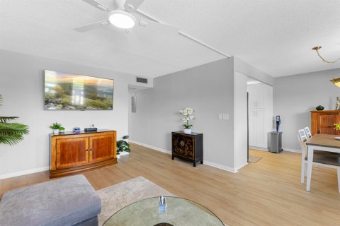 Condo in Deerfield Beach, Florida, 2 bedrooms  № 2368485 - photo 11