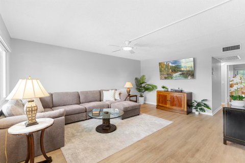 Condo in Deerfield Beach, Florida, 2 bedrooms  № 2368485 - photo 8