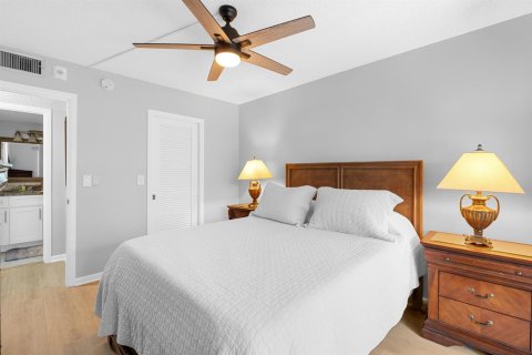 Condo in Deerfield Beach, Florida, 2 bedrooms  № 2368485 - photo 19