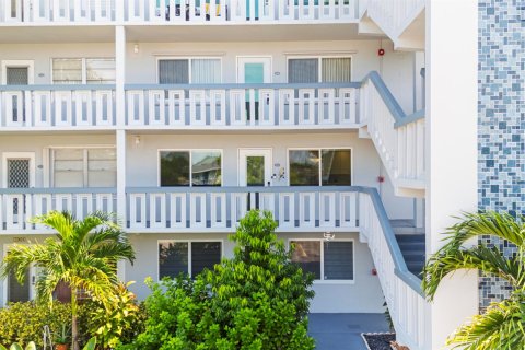 Condo in Deerfield Beach, Florida, 2 bedrooms  № 2368485 - photo 25