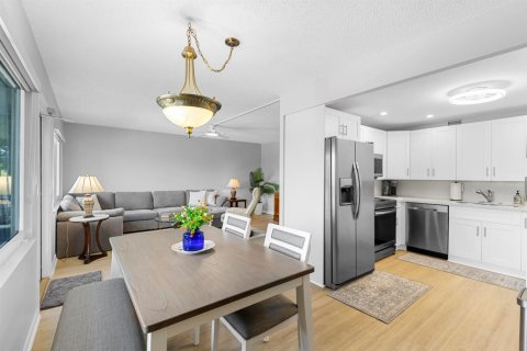 Condo in Deerfield Beach, Florida, 2 bedrooms  № 2368485 - photo 2