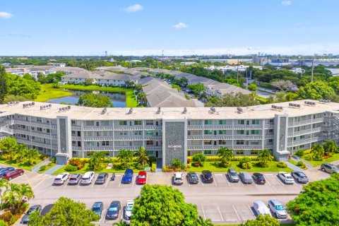 Condo in Deerfield Beach, Florida, 2 bedrooms  № 2368485 - photo 30