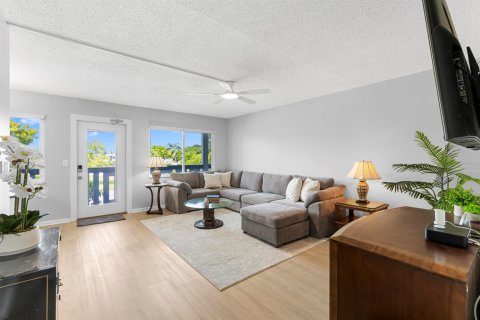 Condo in Deerfield Beach, Florida, 2 bedrooms  № 2368485 - photo 10