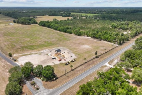 House in Bell, Florida 4 bedrooms, 184.32 sq.m. № 1675193 - photo 15