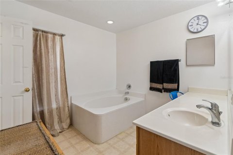 House in Kissimmee, Florida 4 bedrooms, 224.73 sq.m. № 2149518 - photo 21