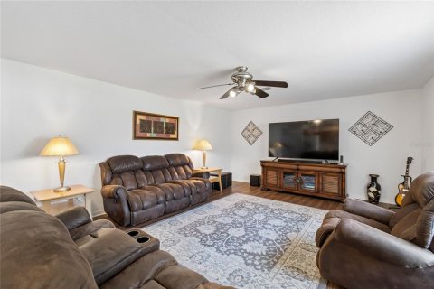 House in Kissimmee, Florida 4 bedrooms, 224.73 sq.m. № 2149518 - photo 7