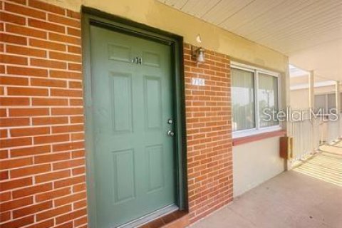Condominio en Cocoa, Florida, 1 dormitorio  № 2234797