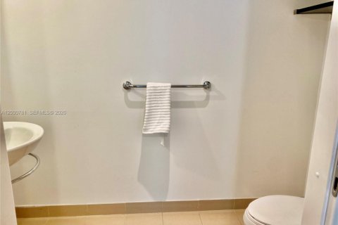 Condominio en alquiler en Miami, Florida, 1 dormitorio, 57.97 m2 № 2065462 - foto 13
